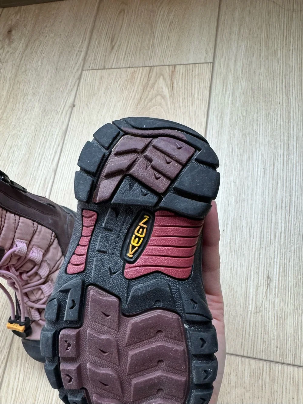 keen pink winter hiking boots size 7
